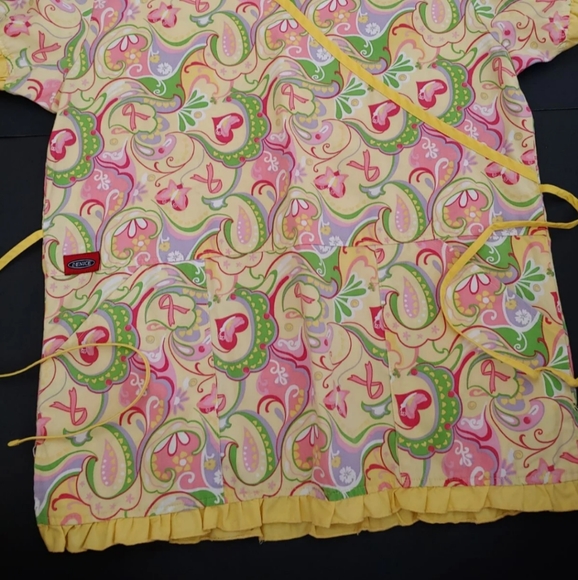 Denice pretty scrub top S - Picture 2 of 3